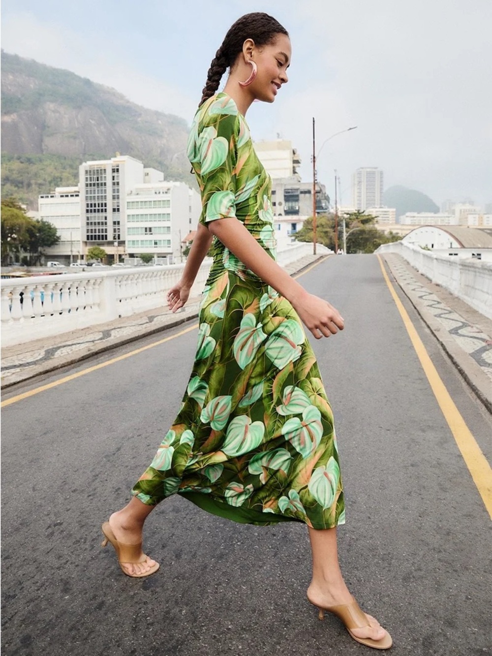 Farm Rio: ANTURIUM LEAVES GREEN SHORT SLEEVE MIDI DRESS